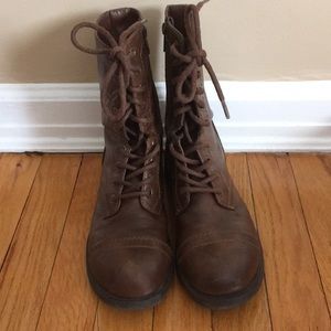 Great condition. Brown boots